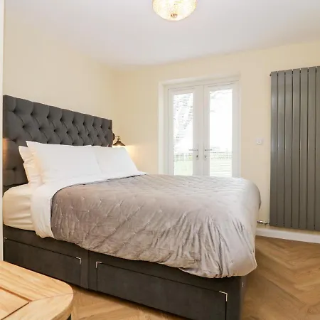 Hill Farm * פנרית'